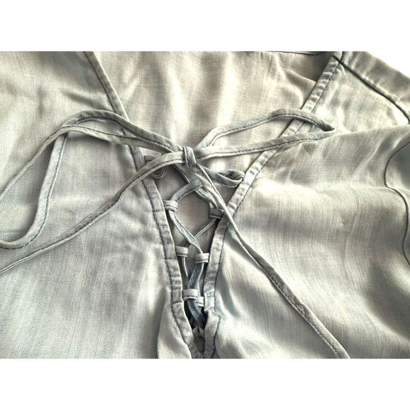 White House Black Market Lace-Up Light Denim V-Neck - Women's Size Small NWT - Picture 3 of 6